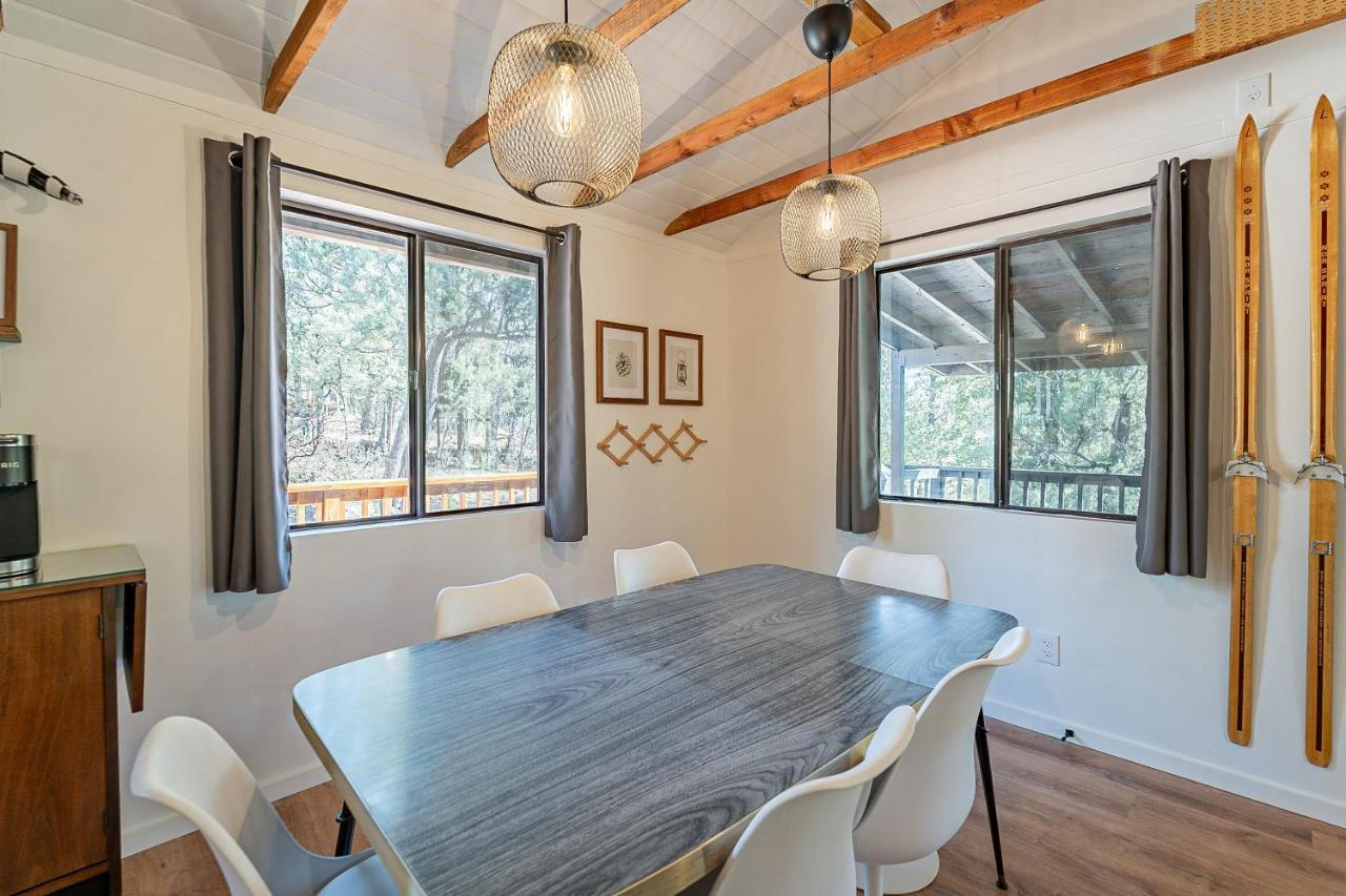 The Pine House - Cozy Mid-Century Modern, Pet-Friendly Villa Eksteriør bilde