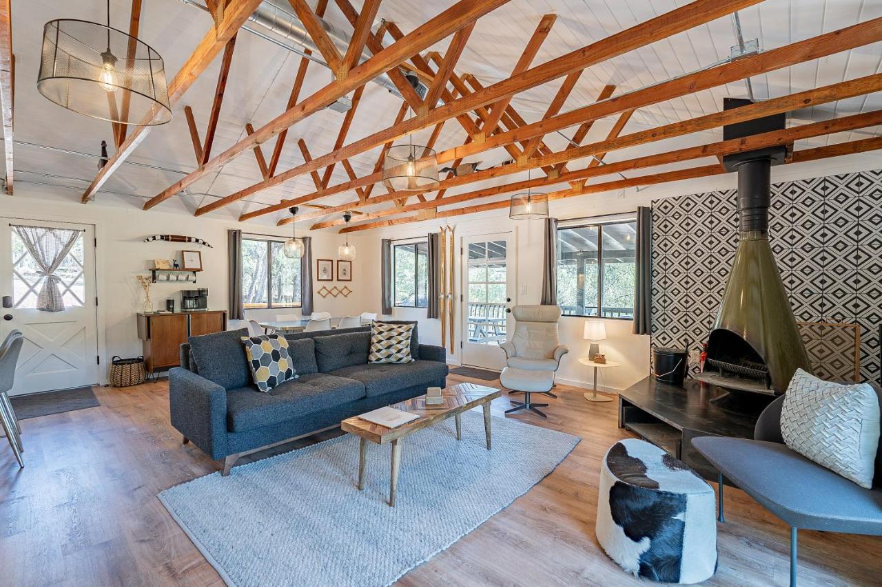 The Pine House - Cozy Mid-Century Modern, Pet-Friendly Villa Eksteriør bilde